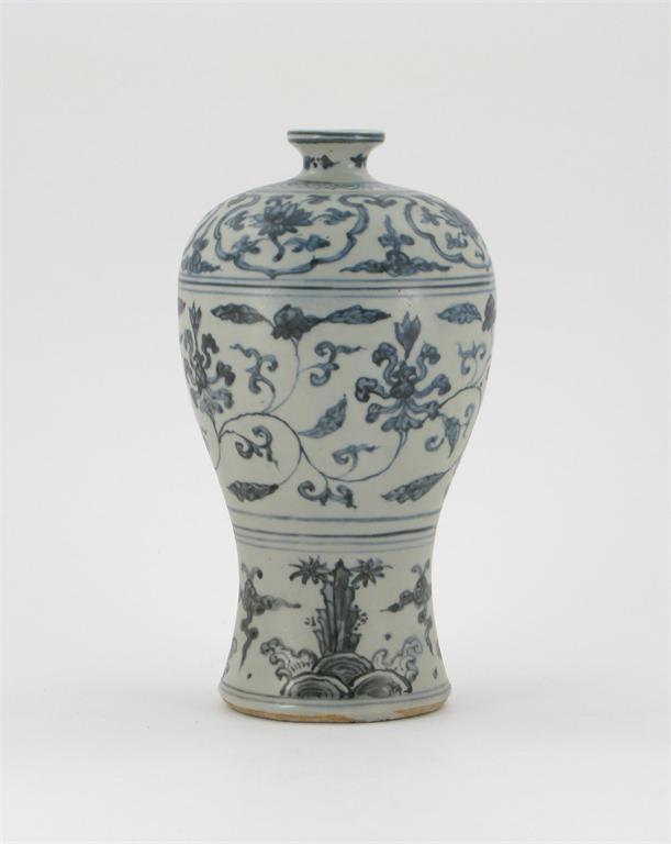 Appraisal: A Chinese blue and white meiping vase