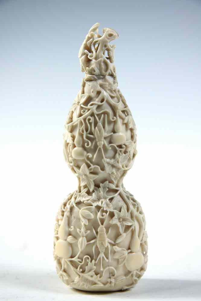 Appraisal: CHINESE SNUFF BOTTLE - th c Chinese Ivory Snuff Bottle