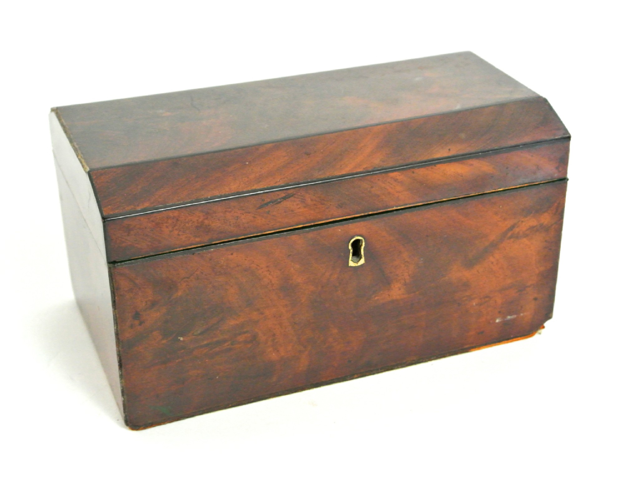 Appraisal: A good quality th century mahogany veneered timber caddy canted