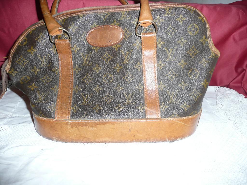 Appraisal: A bag bearing the label Louis Vuitton Paris France manufactured