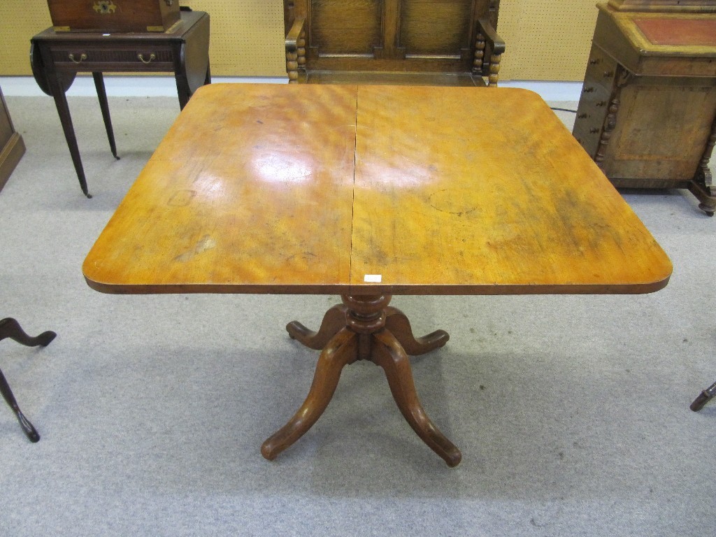 Appraisal: Victorian mahogany snap top table