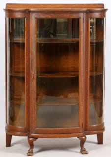 Appraisal: AMERICAN OAK CHINA CABINET CIRCA H W Three oak shelves