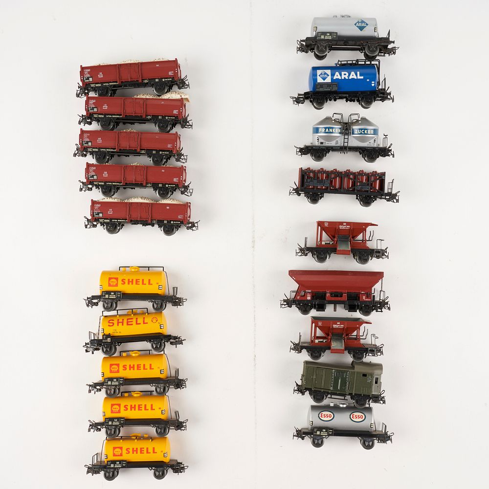 Appraisal: Grp Marklin Scale Train Rail Cars Marklin Germany Group of