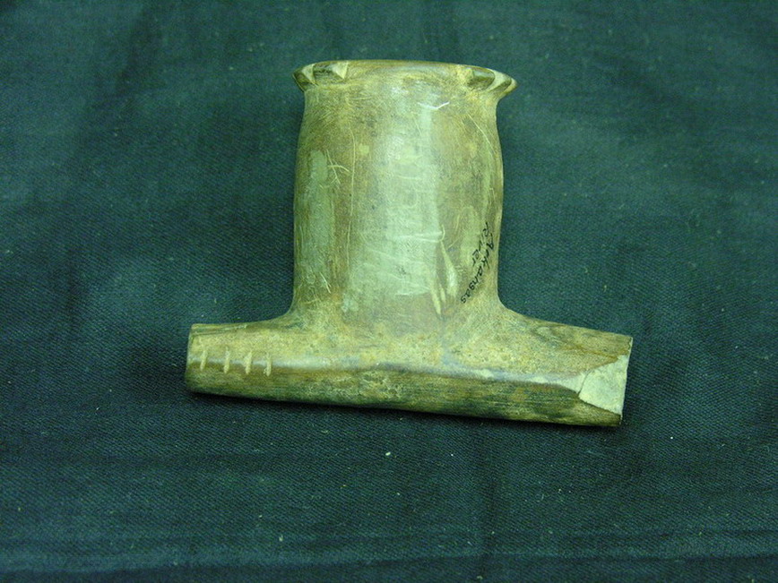 Appraisal: NATIVE AMERICAN CLAY PIPE ARKANSAS RIVER Clay Native American pipe