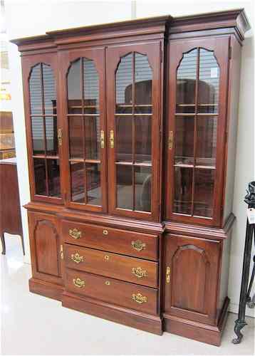 Appraisal: QUEEN ANNE STYLE MAHOGANY BREAKFRONT CHINA CABINET ON BUFFET Knob