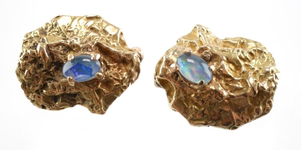 Appraisal: K yellow gold nugget style brooches with opal cabochons Each