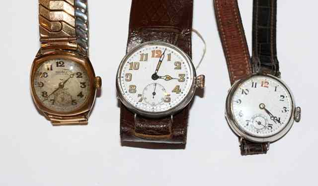 Appraisal: A 'S GENTLEMANS WRIST WATCH with Arabic numerals and subsidiary