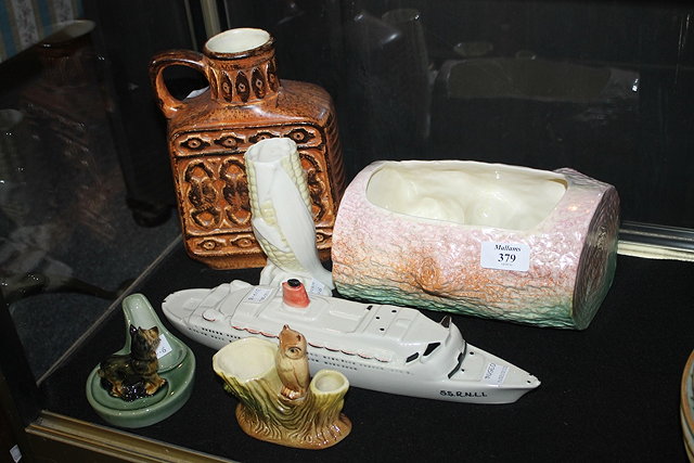 Appraisal: A COLLECTION OF CERAMICS to incude a Belleek corn on