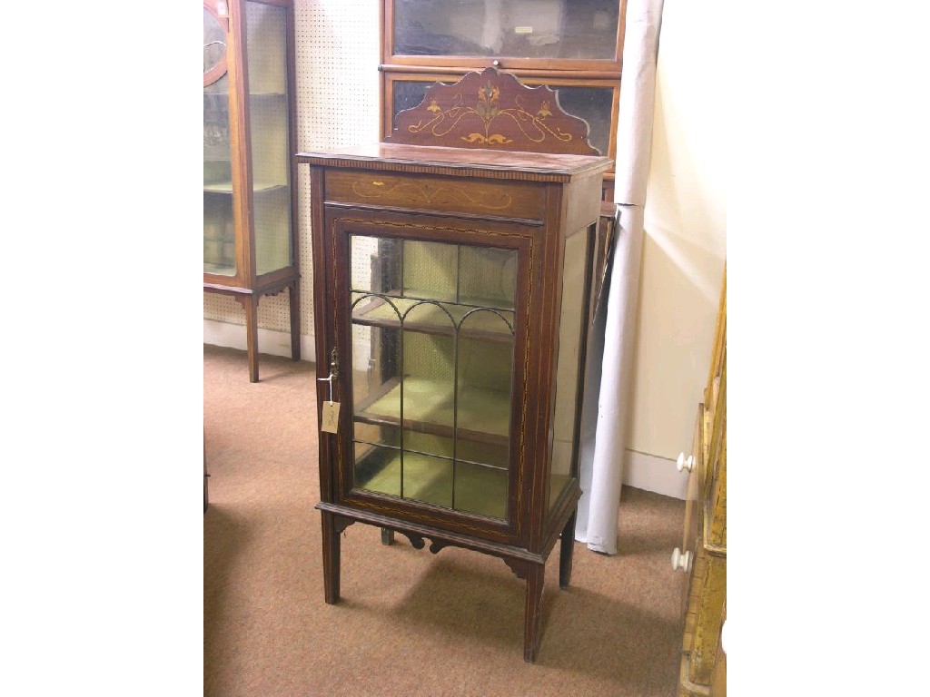 Appraisal: A small Edwardian inlaid mahogany display cabinet raised back with