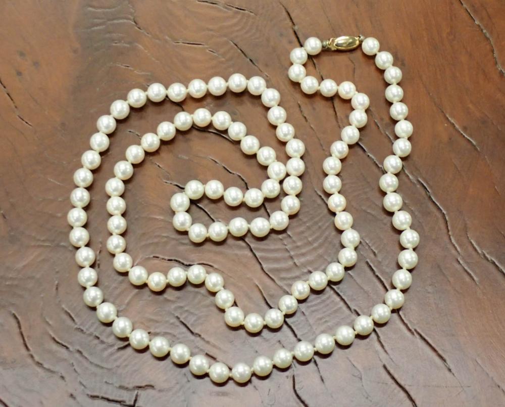 Appraisal: WHITE PEARL AND FOURTEEN KARAT GOLD NECKLACE hand-knotted strand of