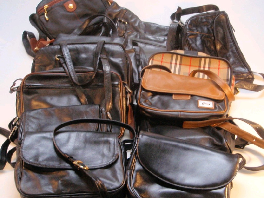 Appraisal: A quantity of leather handbags and others