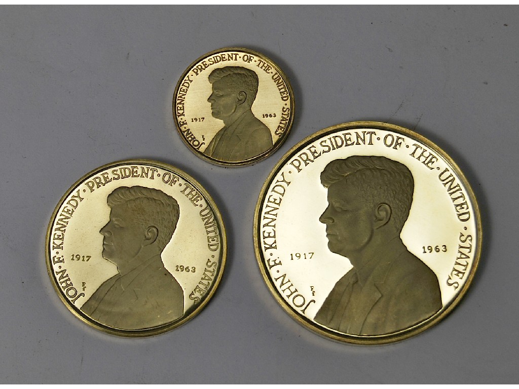 Appraisal: A cased graduated set of three ct gold commemorative medallions