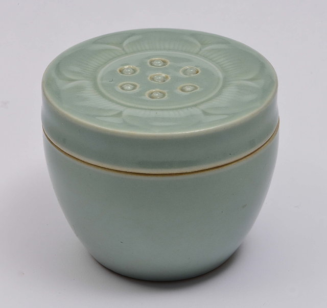 Appraisal: A CHINESE PORCELAIN JAR and cover decorated with a pale