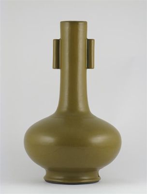 Appraisal: A Chinese arrow vase with a smooth allover tea-dust glaze