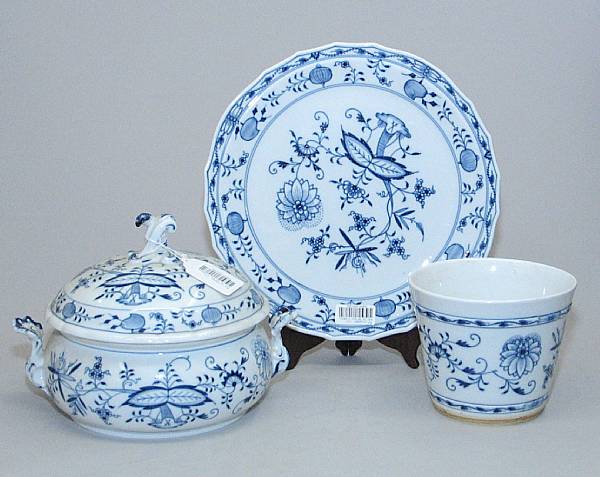 Appraisal: A Meissen porcelain 'Blue Onion' pattern covered tureen platter and