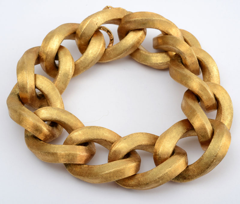 Appraisal: VINTAGE K YELLOW GOLD CURBLINK BRACELET With brushed florentine finish