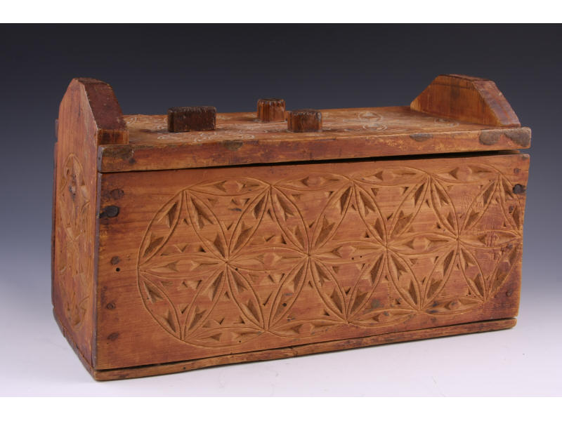 Appraisal: Southern Carved Box th c chip carved and compass decorated