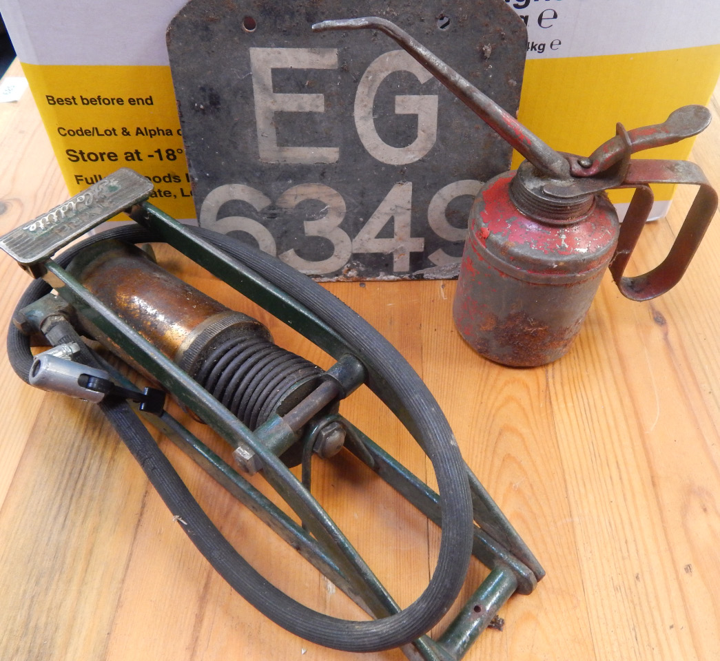 Appraisal: A Holdtite tyre pump Sadlers GPO Spring balance scales oil