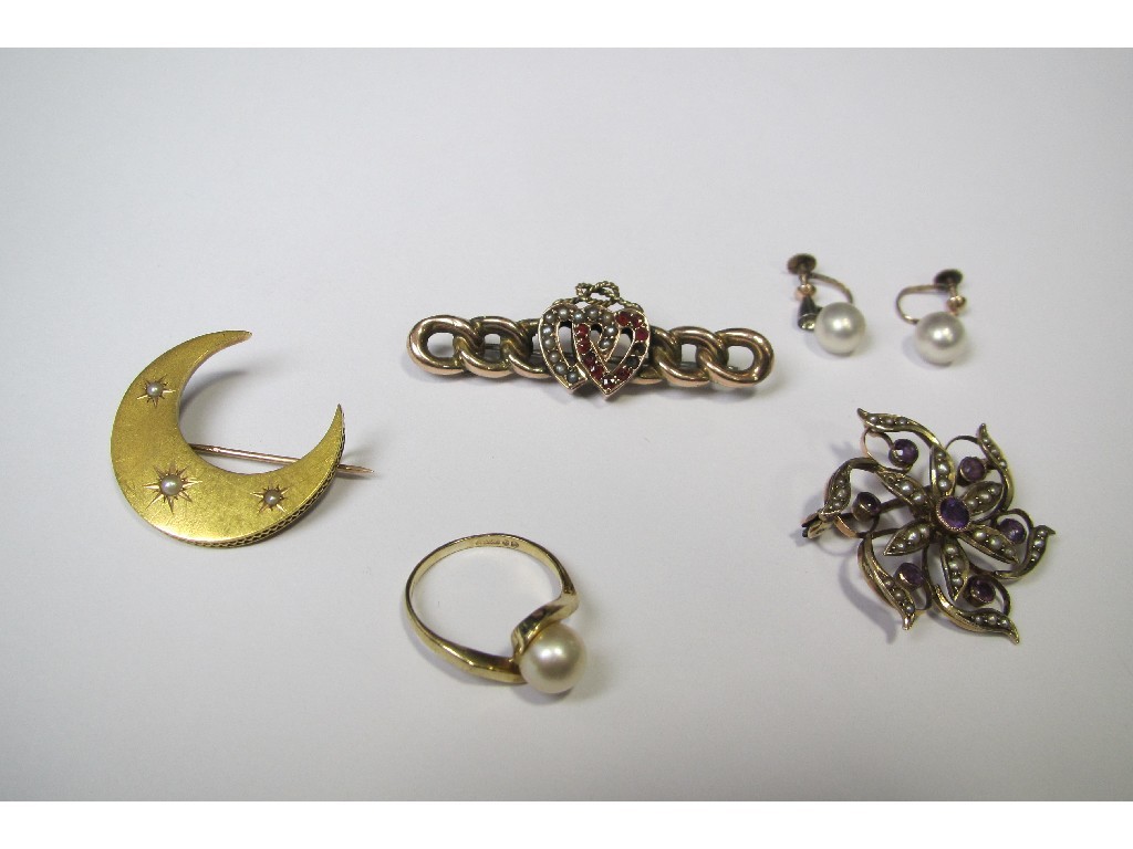 Appraisal: Lot comprising Victorian unmarked gold crescent shaped brooch a ct