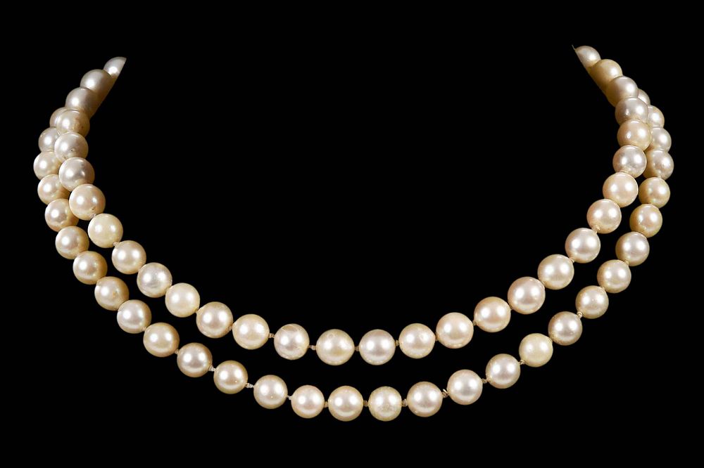 Appraisal: kt Pearl and Diamond Necklace knotted off white cultured pearls