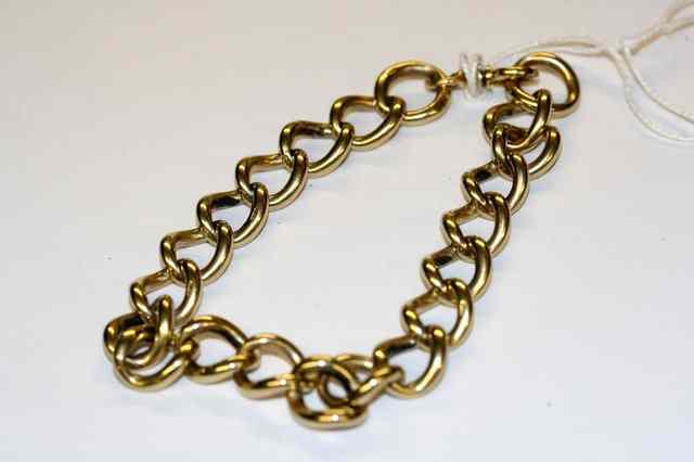 Appraisal: A CT GOLD CURB LINK BRACELET alternate links stamped