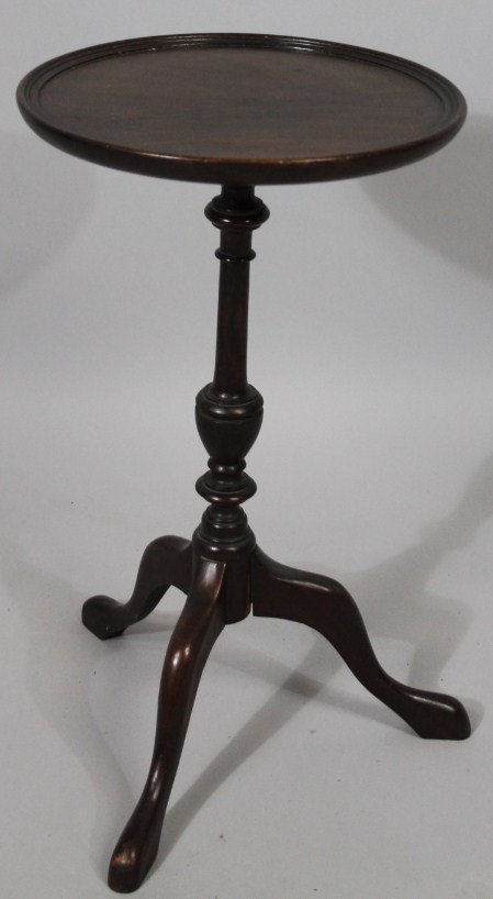 Appraisal: An early thC tripod wine table of small proportion the