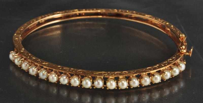 Appraisal: K Y Gold Akoya Pearl Hinged Bracelet Description Weight dwt