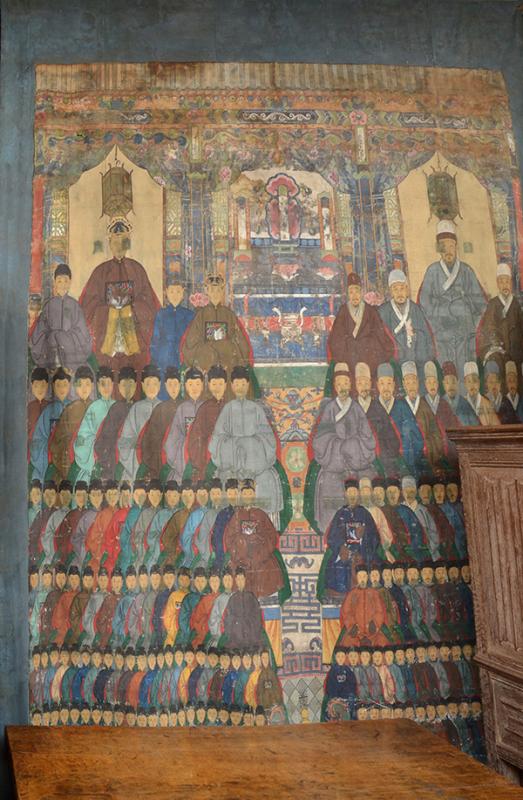 Appraisal: A LARGE CHINESE ANCESTRAL PORTRAIT painted with figures over six