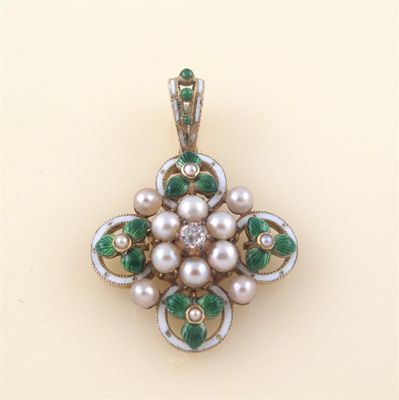 Appraisal: A Victorian quatrefoil brooch pendant set with a diamond and