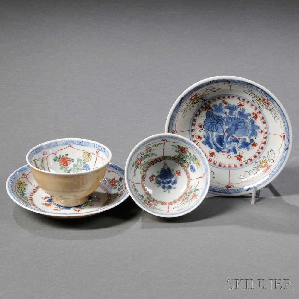 Appraisal: Pair of Chinese Export Porcelain Tea Bowls and Saucers early