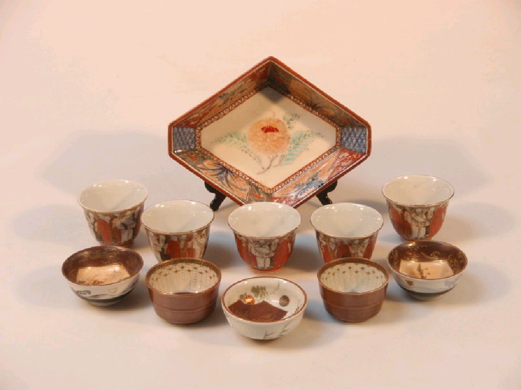 Appraisal: A Japanese Imari hexagonal bowl and a set of five