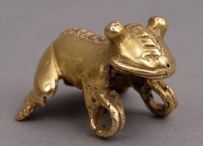 Appraisal: PRE-COLUMBIAN-STYLE GOLD FROG PENDANT Modeled with feathered stripe down back