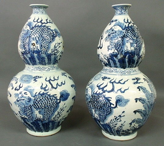 Appraisal: - Large pair of blue and white Chinese gourd vases