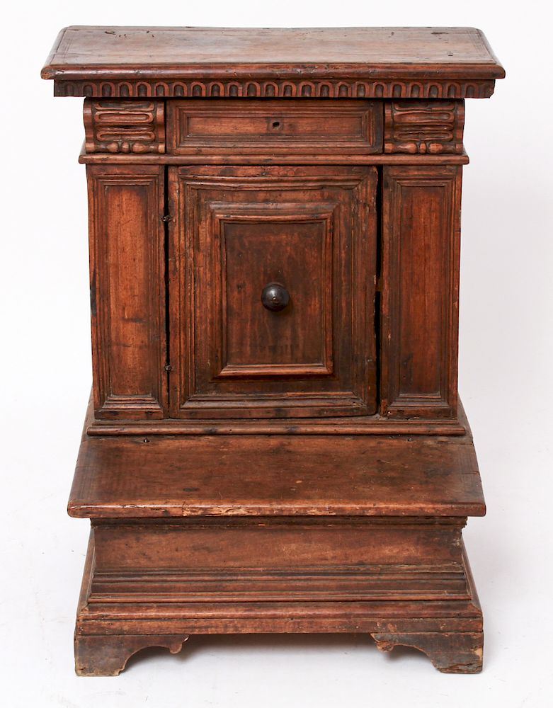 Appraisal: Continental Carved Prie-Dieu Prayer Bench Antique Antique Continental carved wood