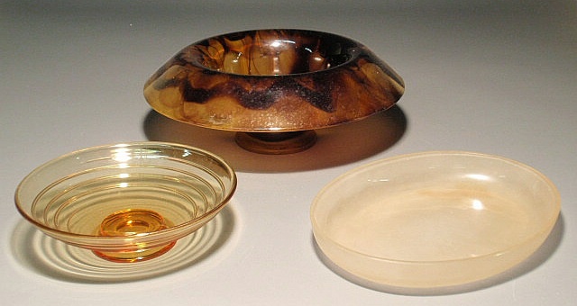 Appraisal: Tortoiseshell glass centerpiece bowl and two other glass bowls