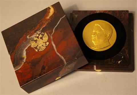 Appraisal: A GOLD RUSSIAN COIN gold Russian coin bust of Yeltsin