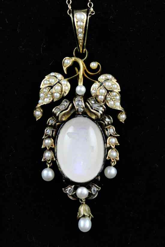 Appraisal: An Edwardian rose diamond pearl and pearl set gold pendant