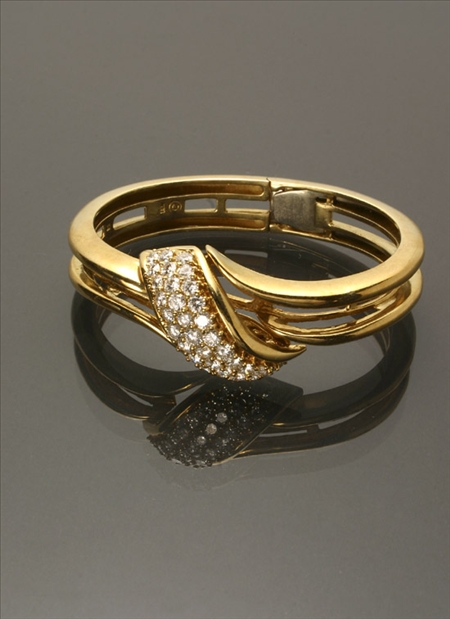 Appraisal: -Karat Yellow-Gold and Diamond Bangle Bracelet The top portion of