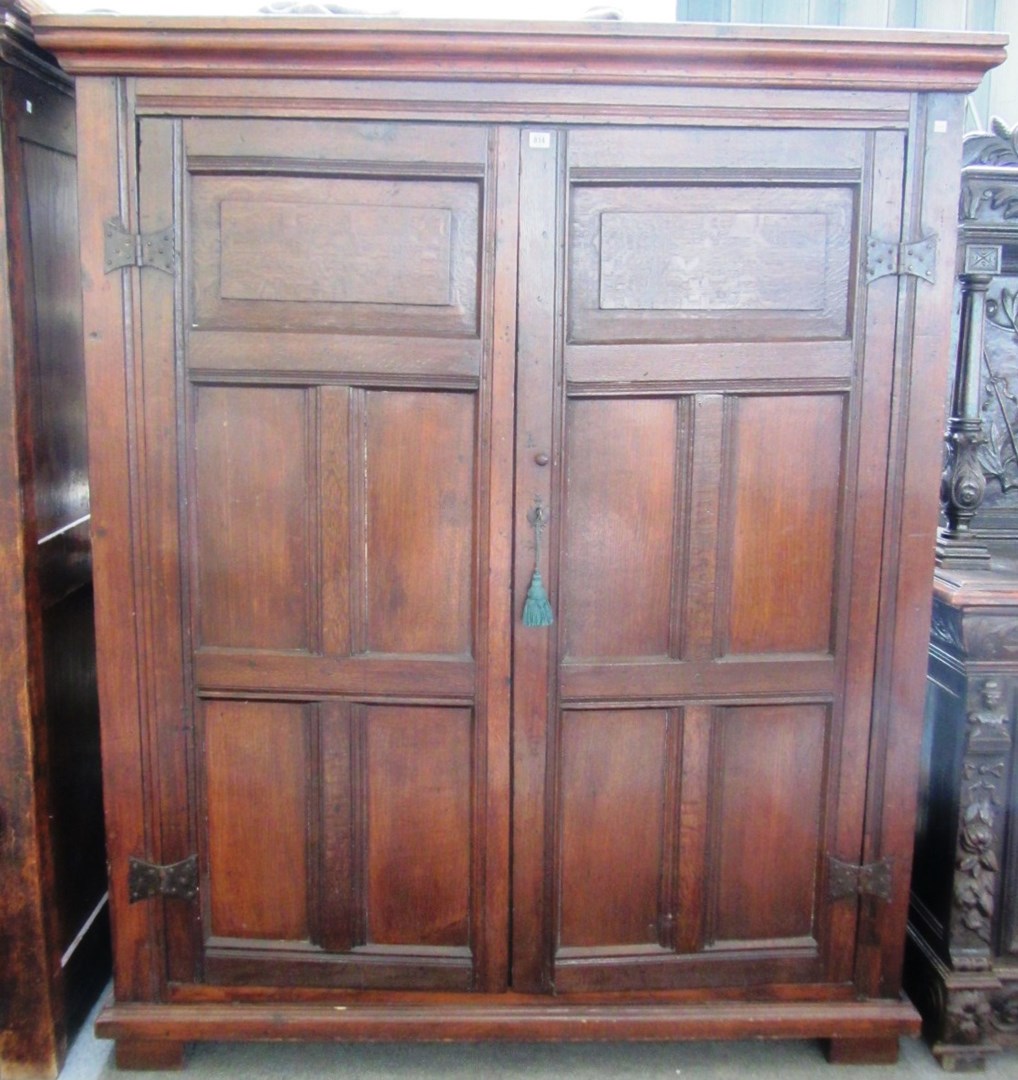 Appraisal: An th century oak cupboard with fielded panel doors and