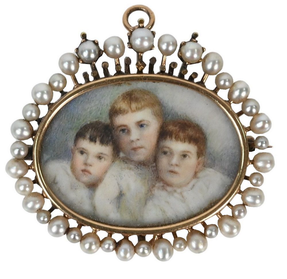 Appraisal: Victorian Brooch Pin having portrait of three young boys and