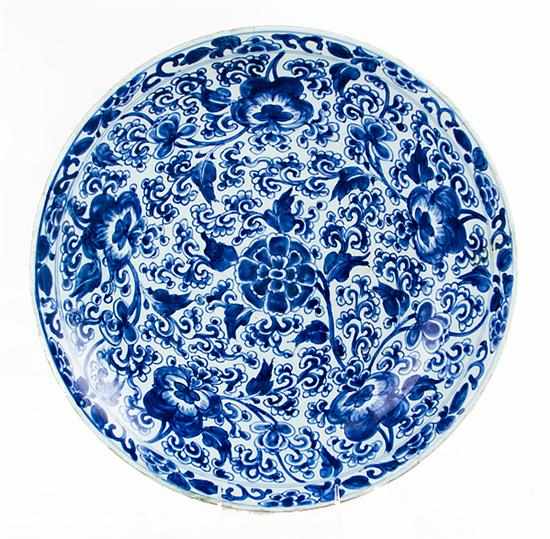 Appraisal: Chinese Export blue-and-white porcelain charger th th century upswept rim