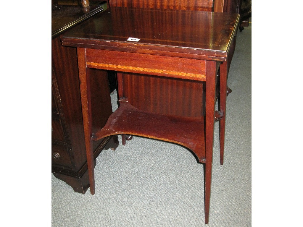 Appraisal: Mahogany and crossbanded turnover card table