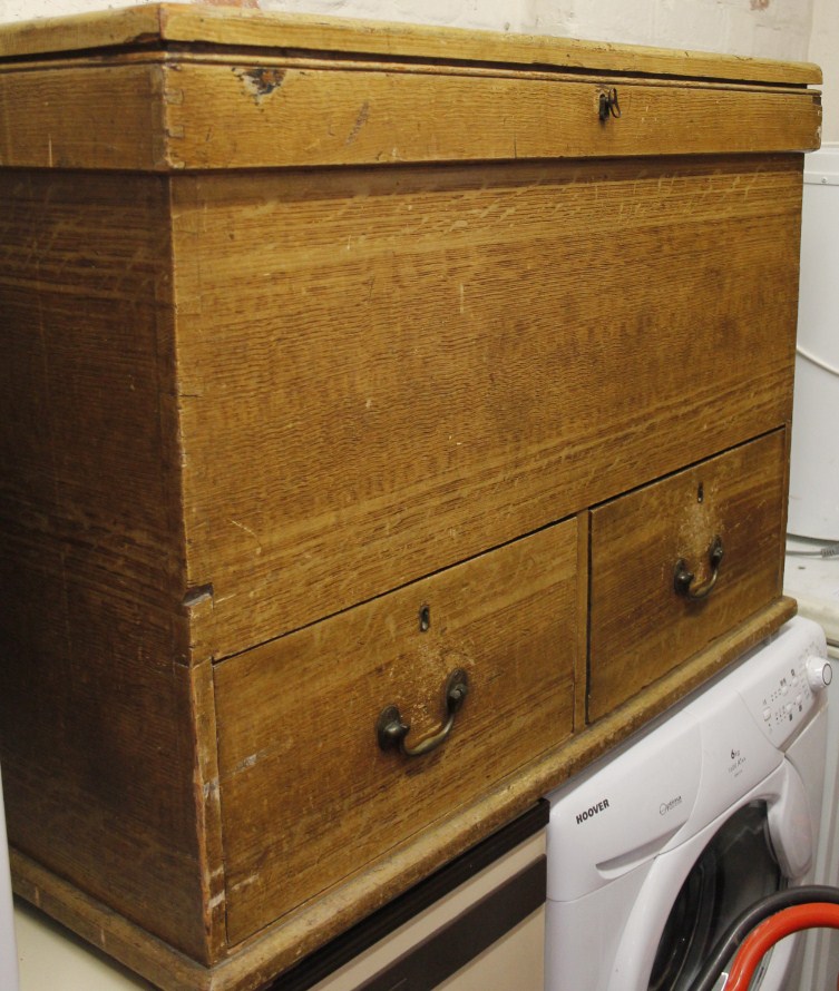 Appraisal: A thC painted and textured pine tool chest of rectangular