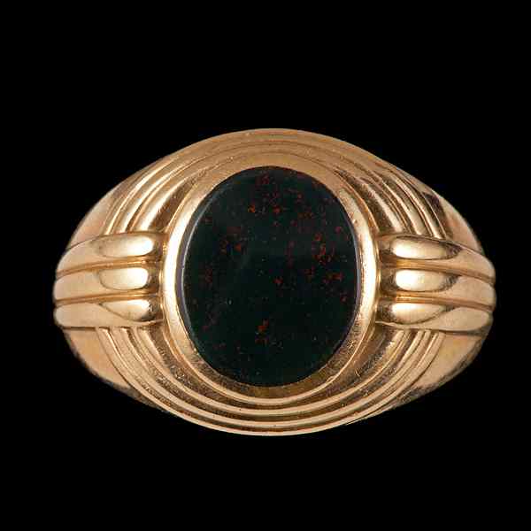 Appraisal: k Bloodstone Gentleman's Ring k yellow gold signet ring containing