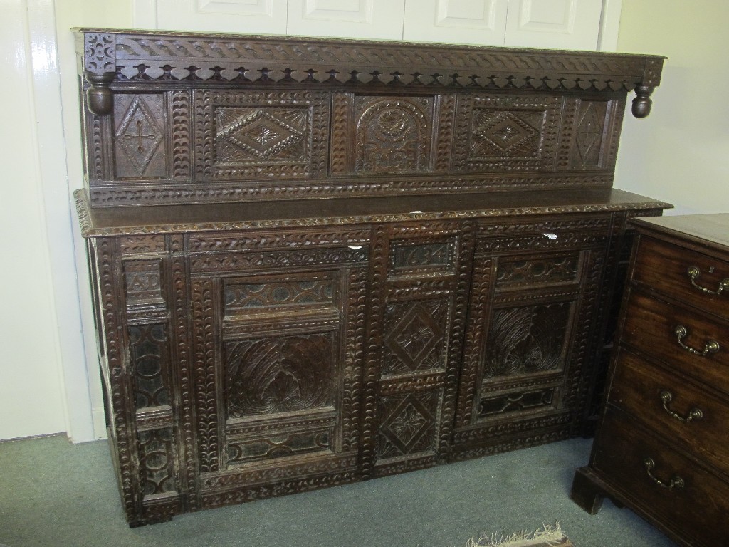 Appraisal: A reproduction th century style oak dresser