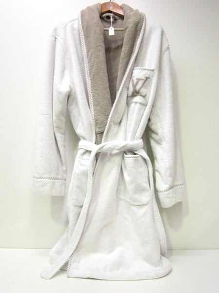 Appraisal: A MENS LOUIS VUITTON TOWELING BATH ROBE ESTIMATED SIZE M-L