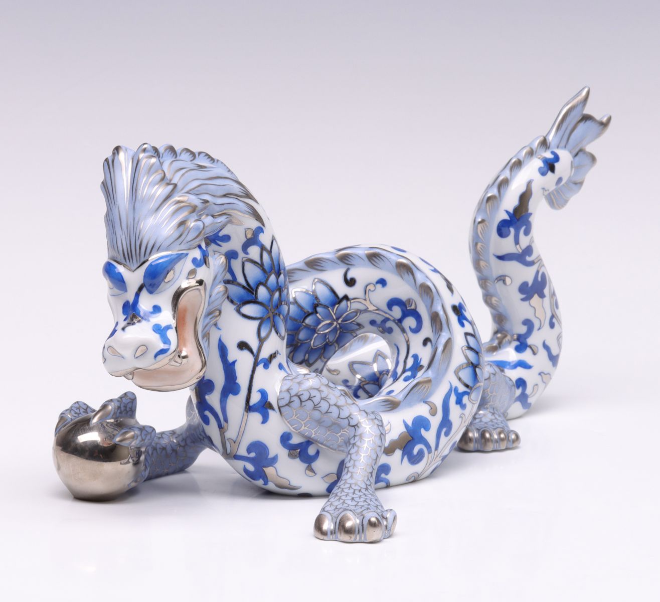 Appraisal: A LIMITED HEREND PLATINUM RESERVE MING DYNASTY DRAGONThe Herend porcelain