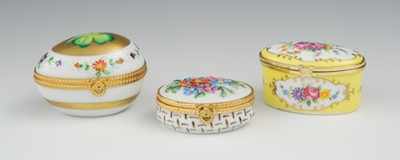 Appraisal: Three Porcelain Tabatieres Including an oval shaped unmarked box with