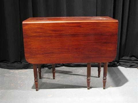 Appraisal: FEDERAL STYLE MAHOGANY DROP LEAF th century the rectangular top