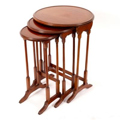 Appraisal: A nest of three mahogany circular tables with boxwood stringing